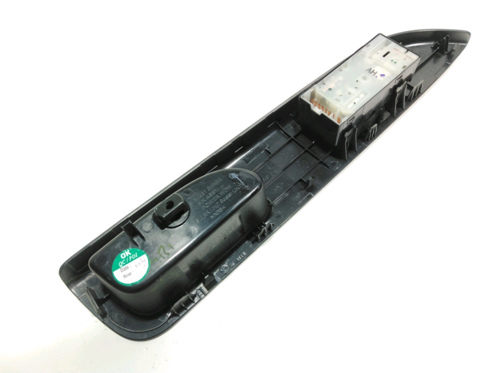 Commande lève-vitre avant gauche