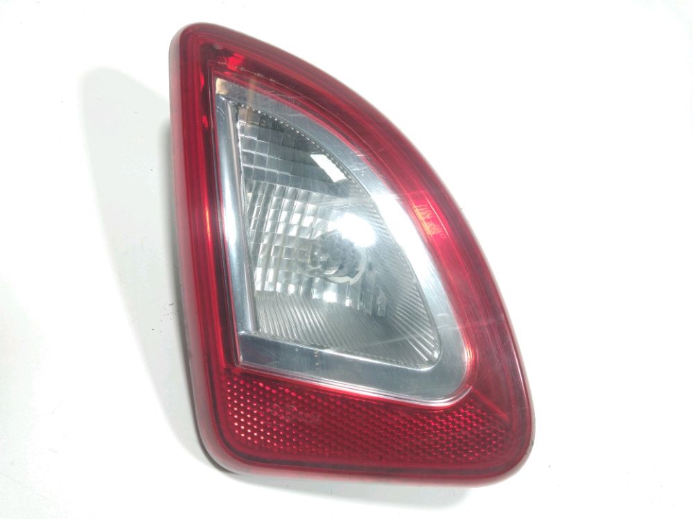 Feu arrière intérieur gauche