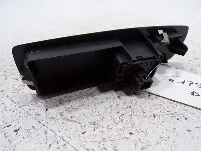 Commande lève-vitre avant droit