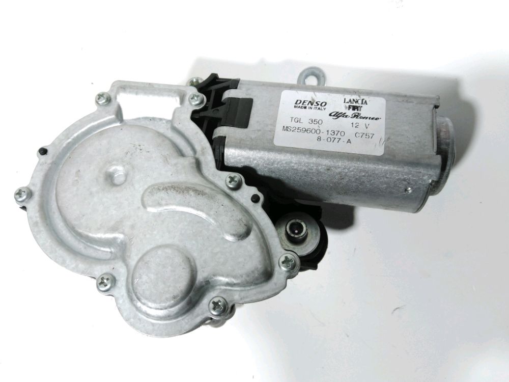 Moteur d'essuie glace arrière