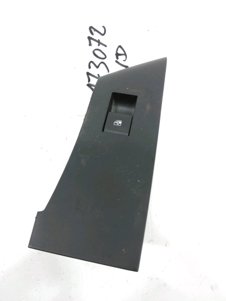 Commande lève-vitre avant droit