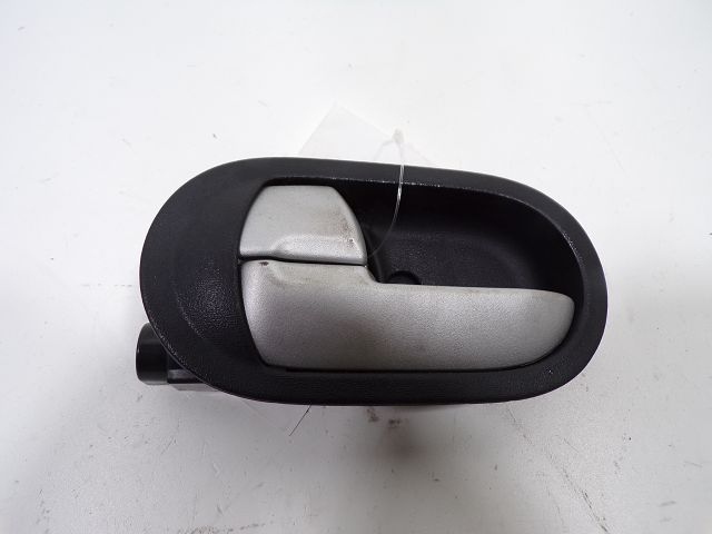 Poignee interieure porte avant gauche