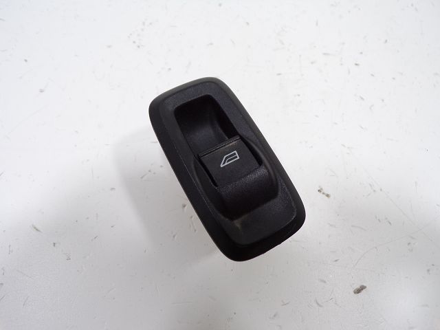 Commande lève-vitre avant droit