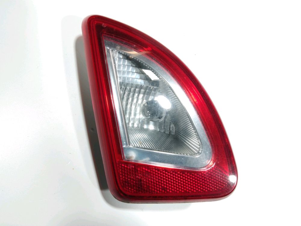 Feu arrière intérieur gauche