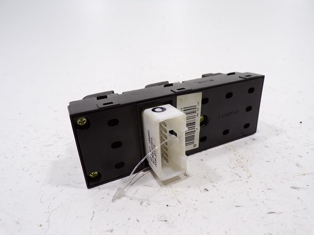 Commande lève-vitre avant gauche