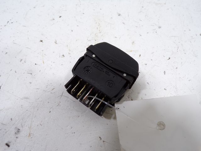 Commande lève-vitre avant droit