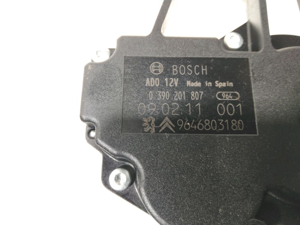 Moteur d'essuie glace arrière