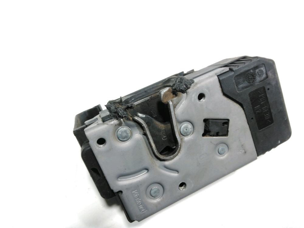 Serrure de porte avant droite