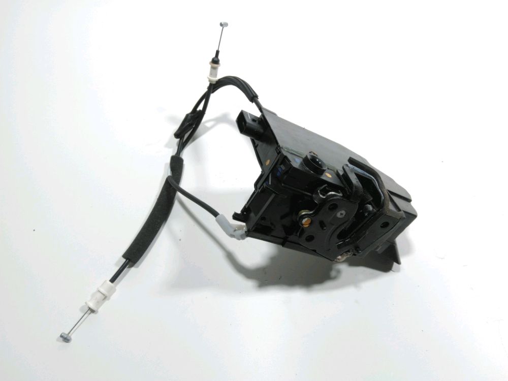 Serrure de porte avant droite