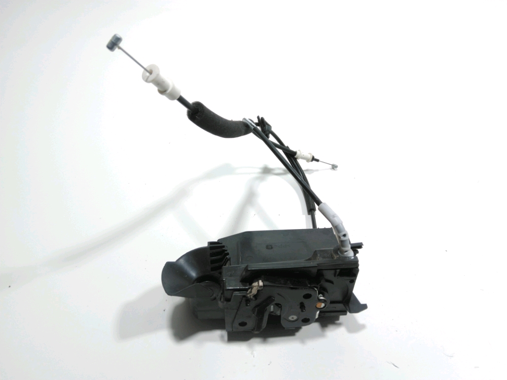 Serrure de porte avant droite