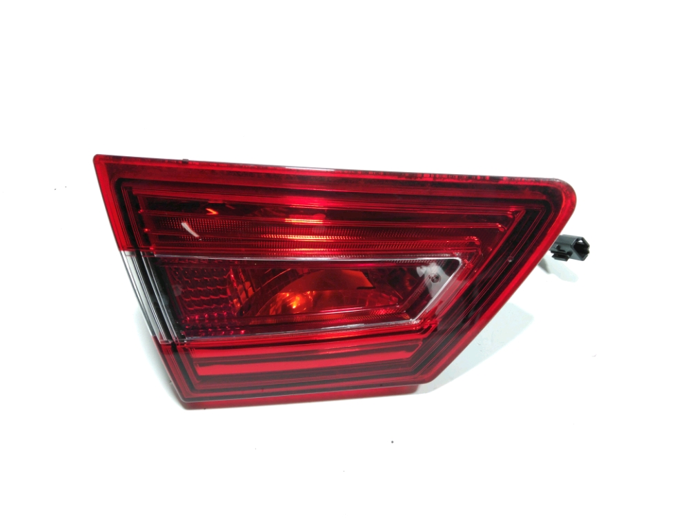 Feu arrière intérieur gauche