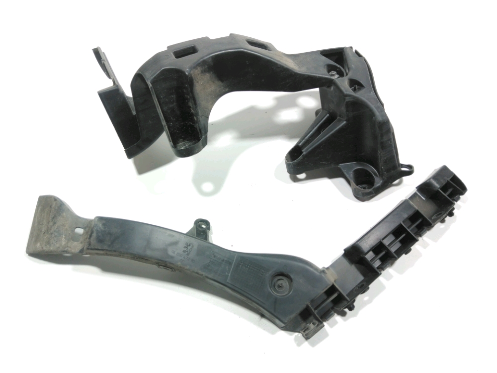 Support droit de pare-choc arrière