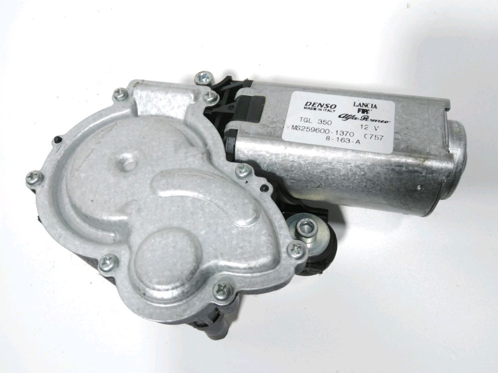Moteur d'essuie glace arrière