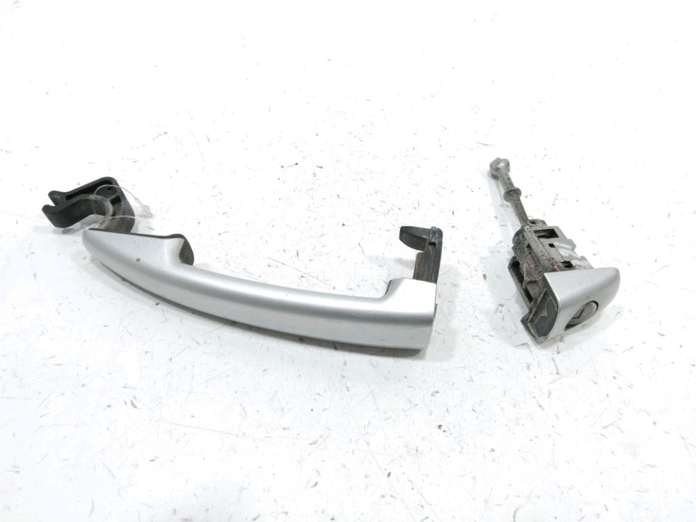 Poignée extérieure avant gauche