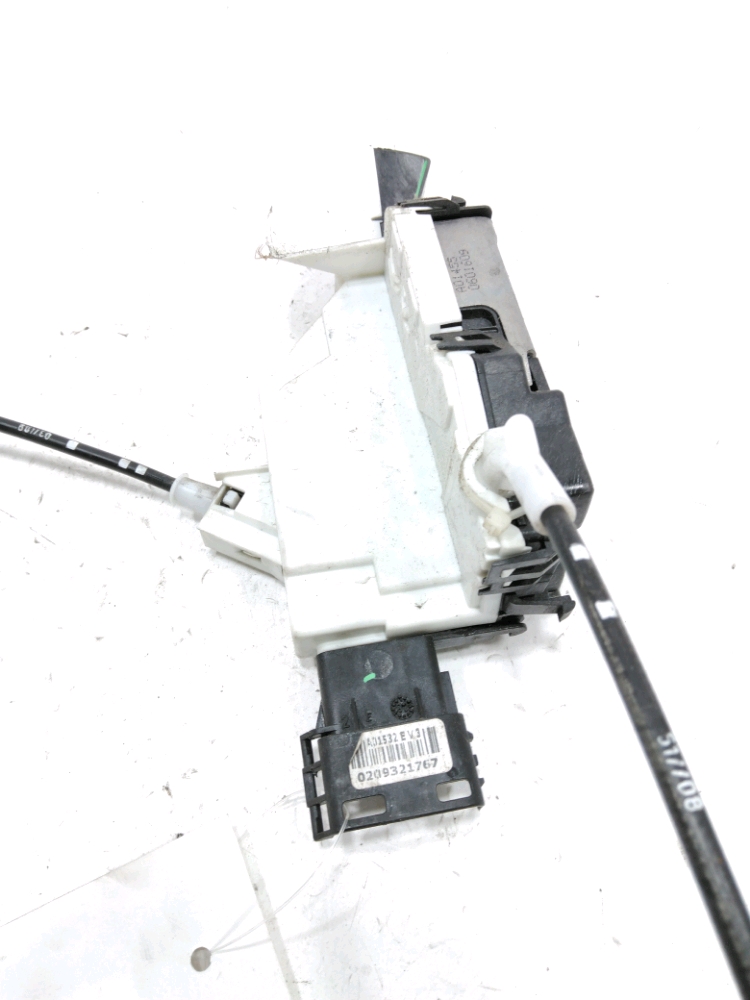 Serrure de porte avant gauche