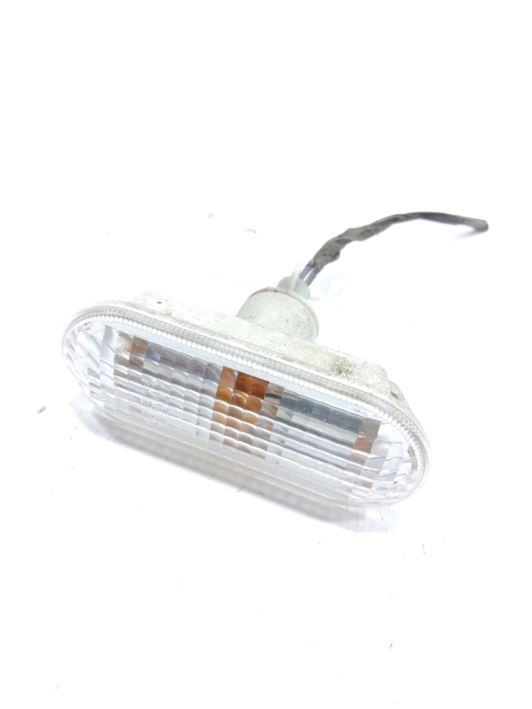 Repetiteur d'aile gauche