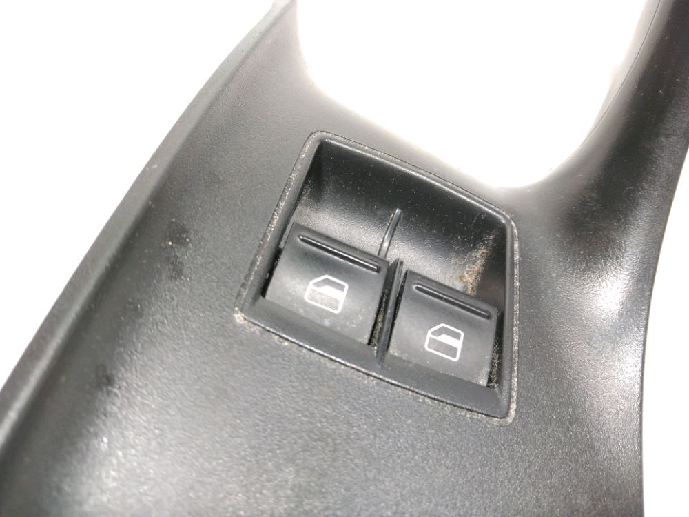 Commande lève-vitre avant gauche