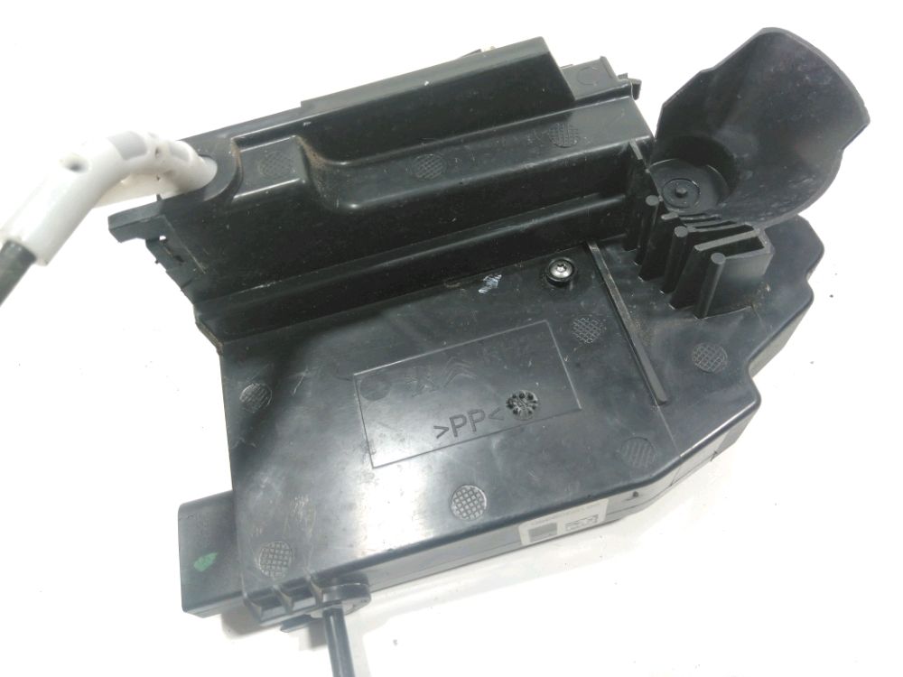 Serrure de porte avant droite