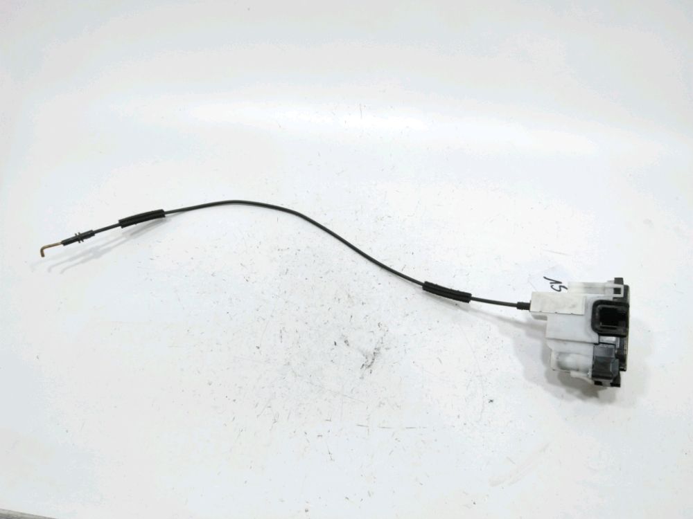 Serrure de porte avant droite