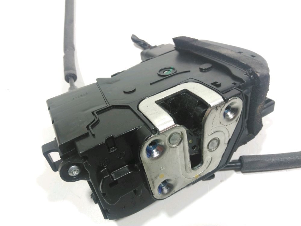 Serrure de porte avant droite