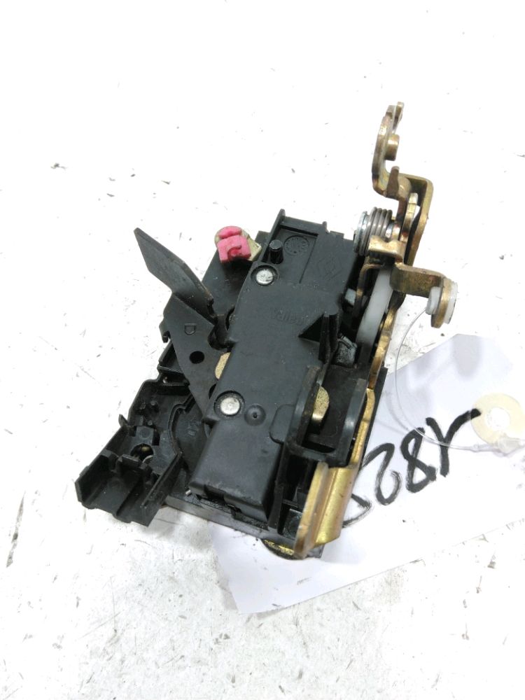 Serrure de porte avant droite