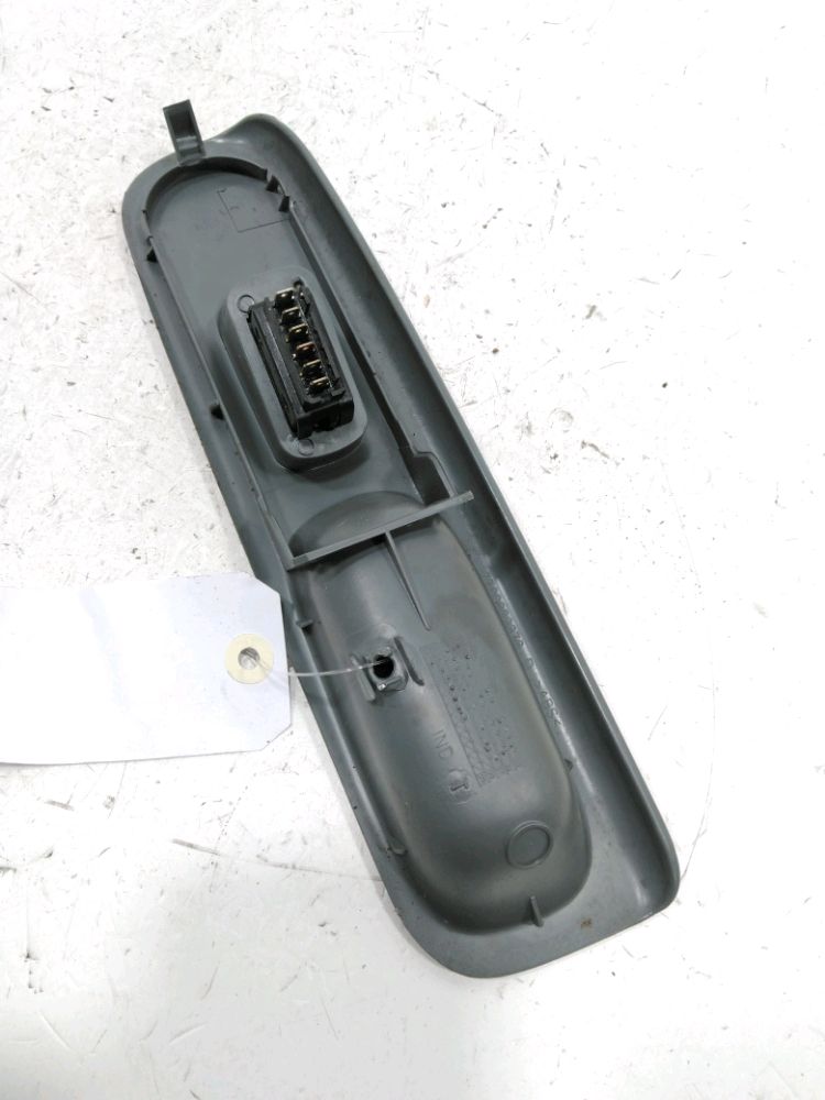 Commande lève-vitre avant droit