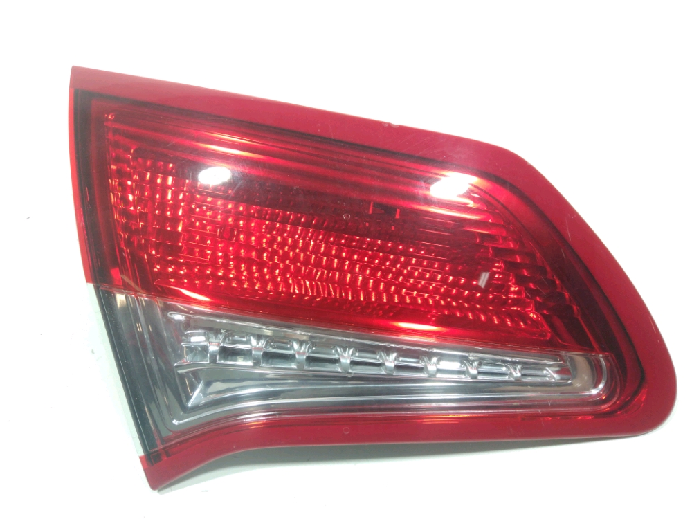 Feu arrière intérieur gauche