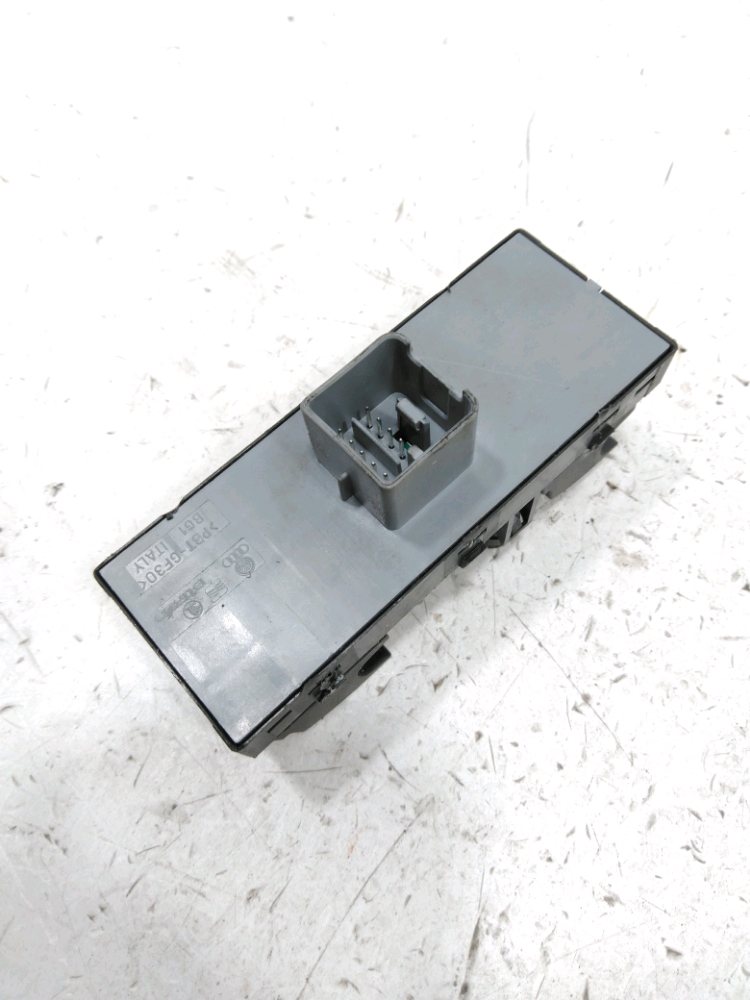 Commande lève-vitre avant gauche