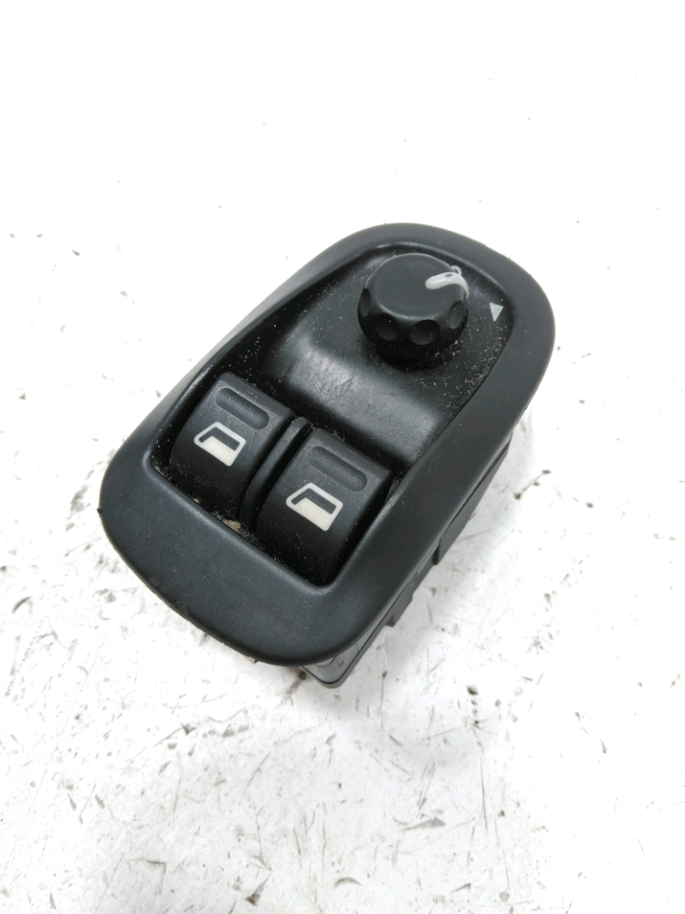 Commande lève-vitre avant gauche