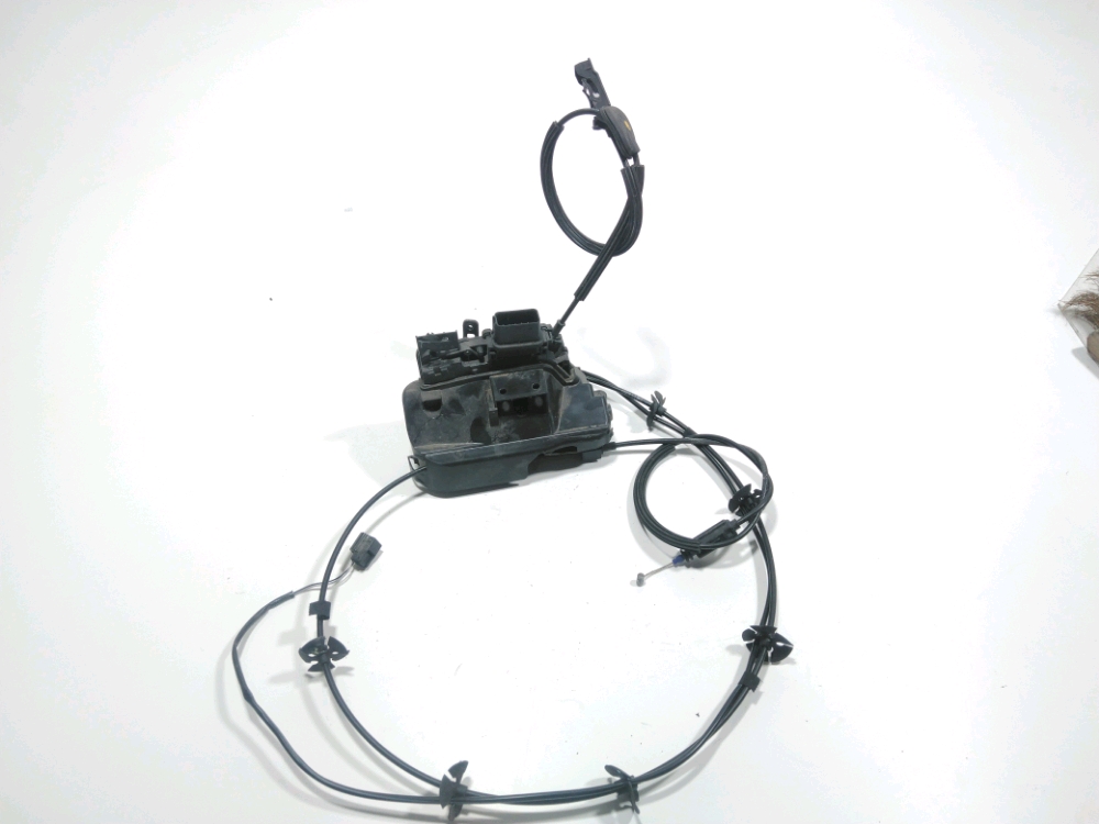 Serrure de porte avant droite