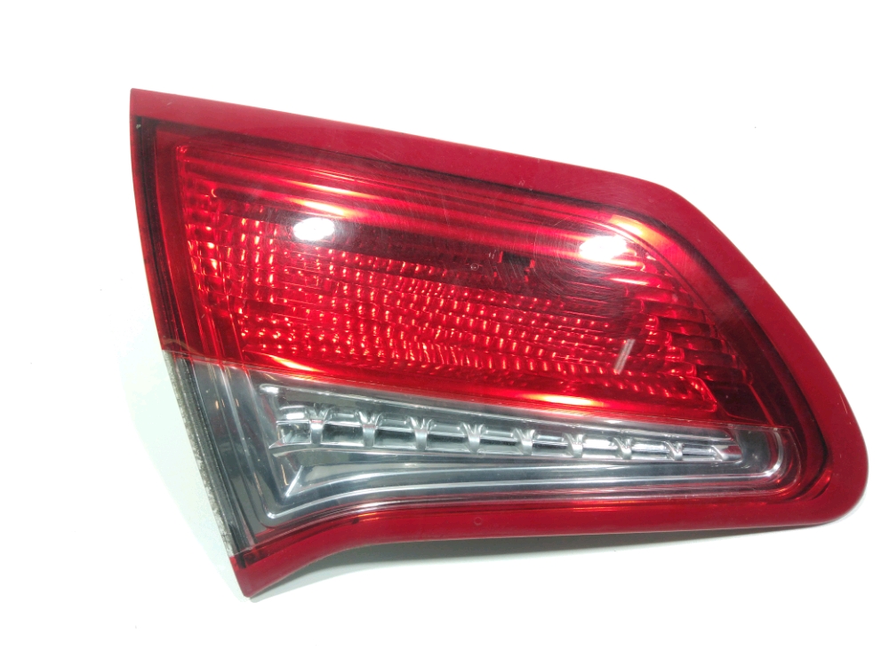 Feu arrière intérieur gauche