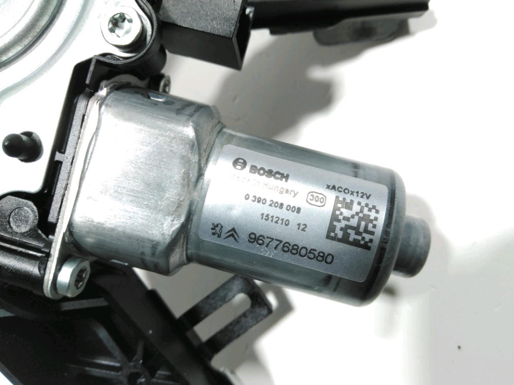 Moteur d'essuie glace arrière