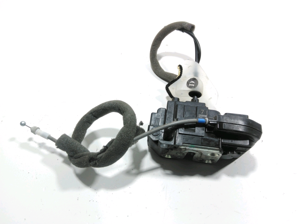 Serrure de porte avant droite