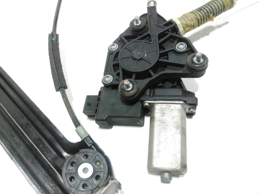 Lève-vitre électrique avant droit