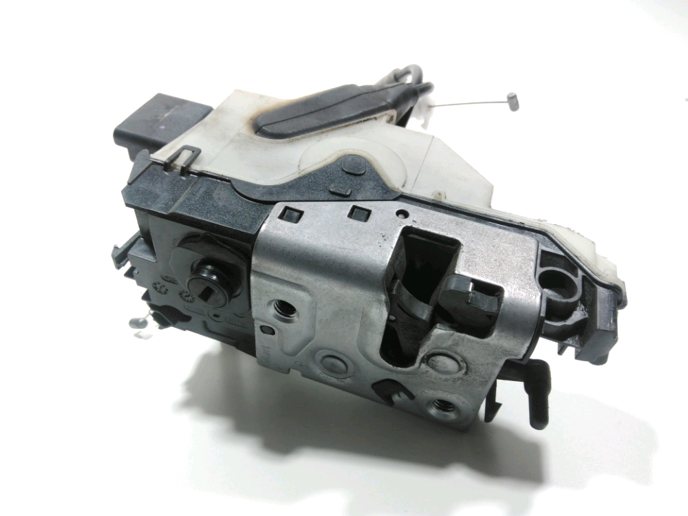 Serrure de porte avant droite