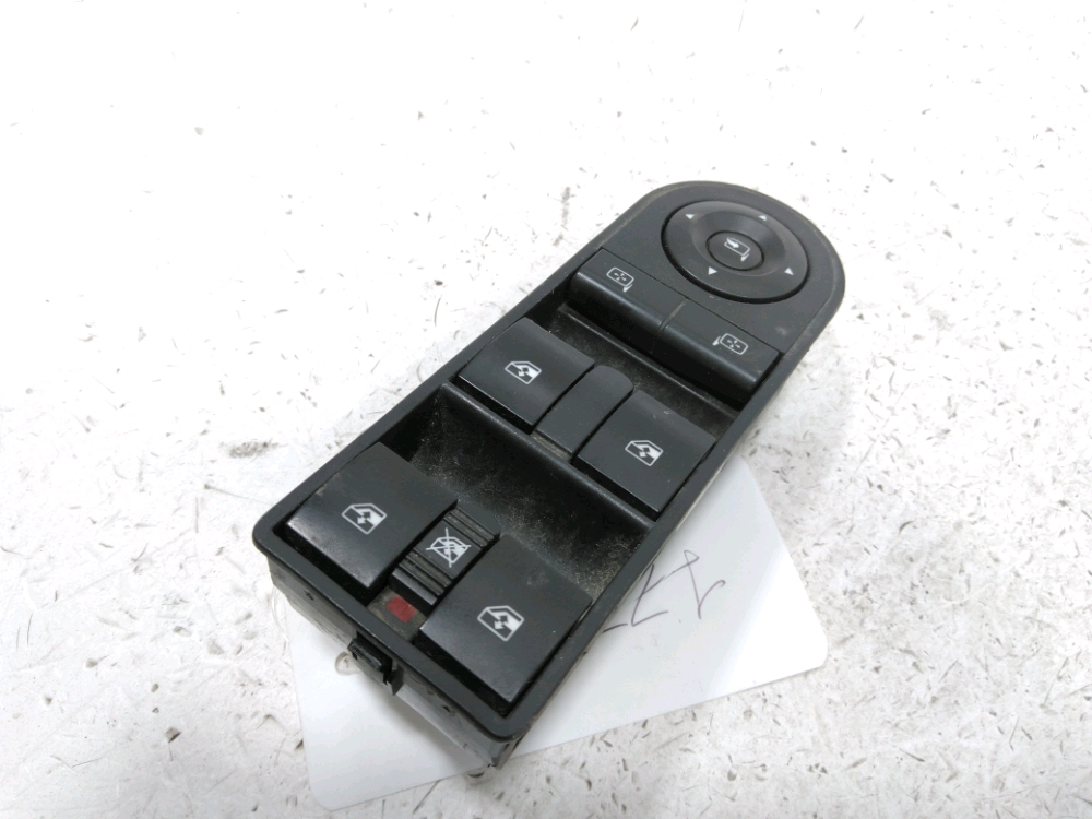 Commande lève-vitre avant gauche