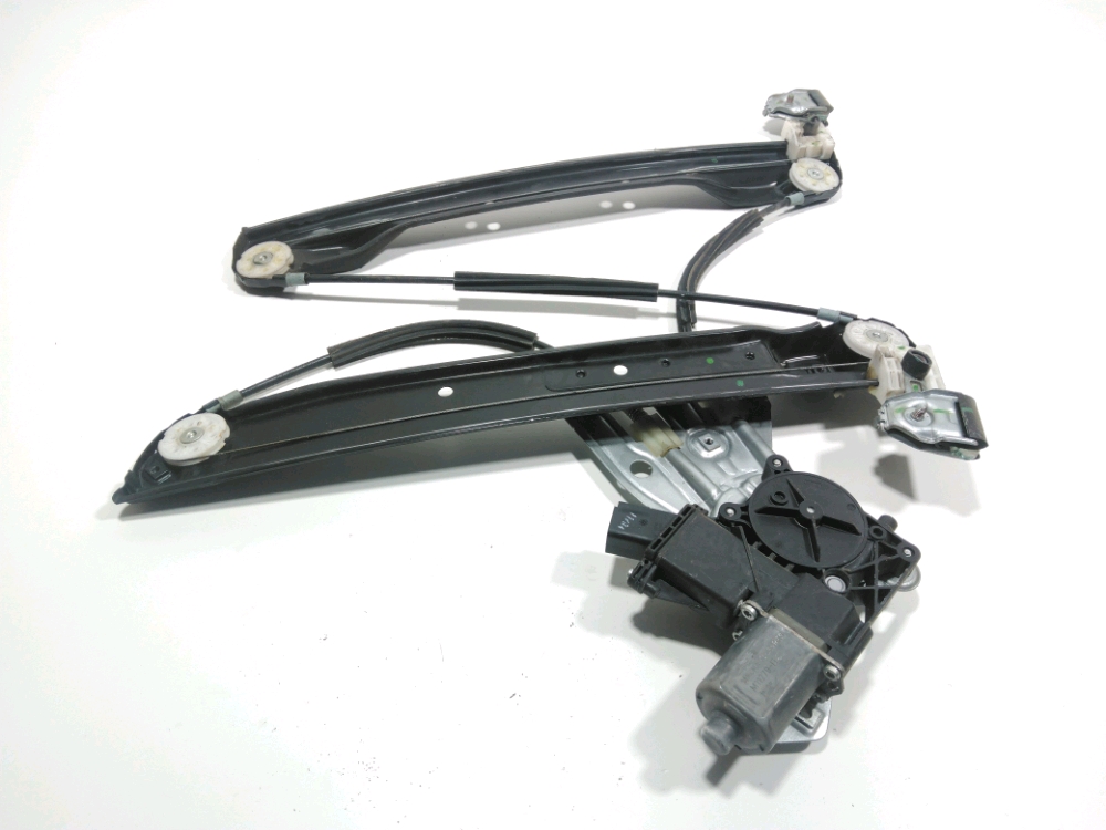 Lève-vitre électrique avant droit