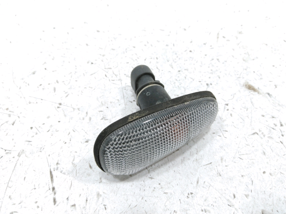 Repetiteur d'aile gauche