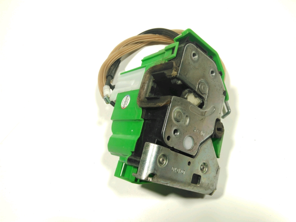 Serrure de porte avant droite