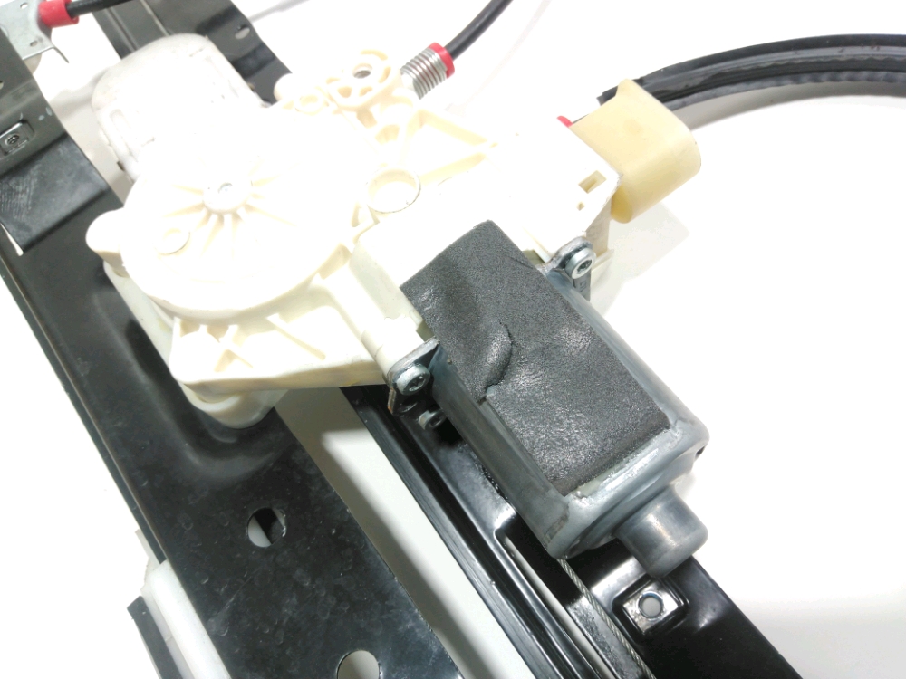 Lève-vitre électrique avant droit