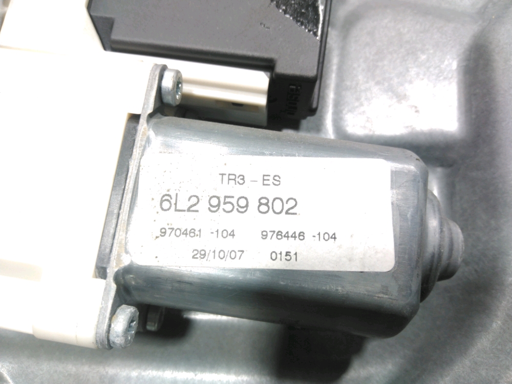 Lève-vitre électrique avant gauche