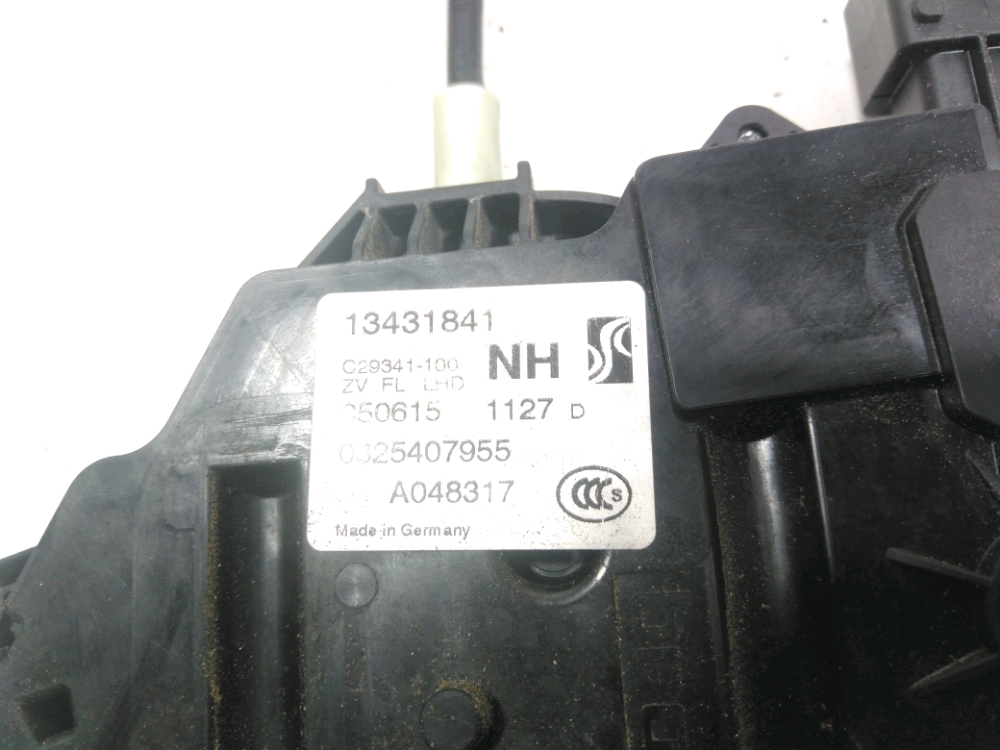 Serrure de porte avant gauche