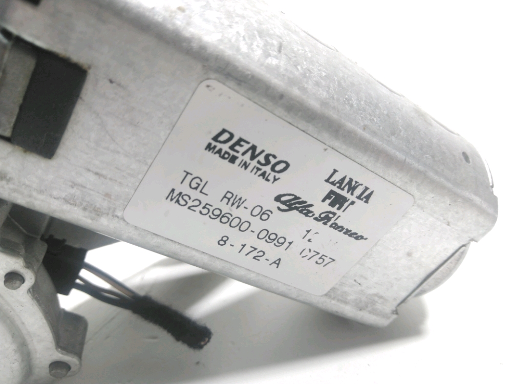 Moteur d'essuie glace arrière