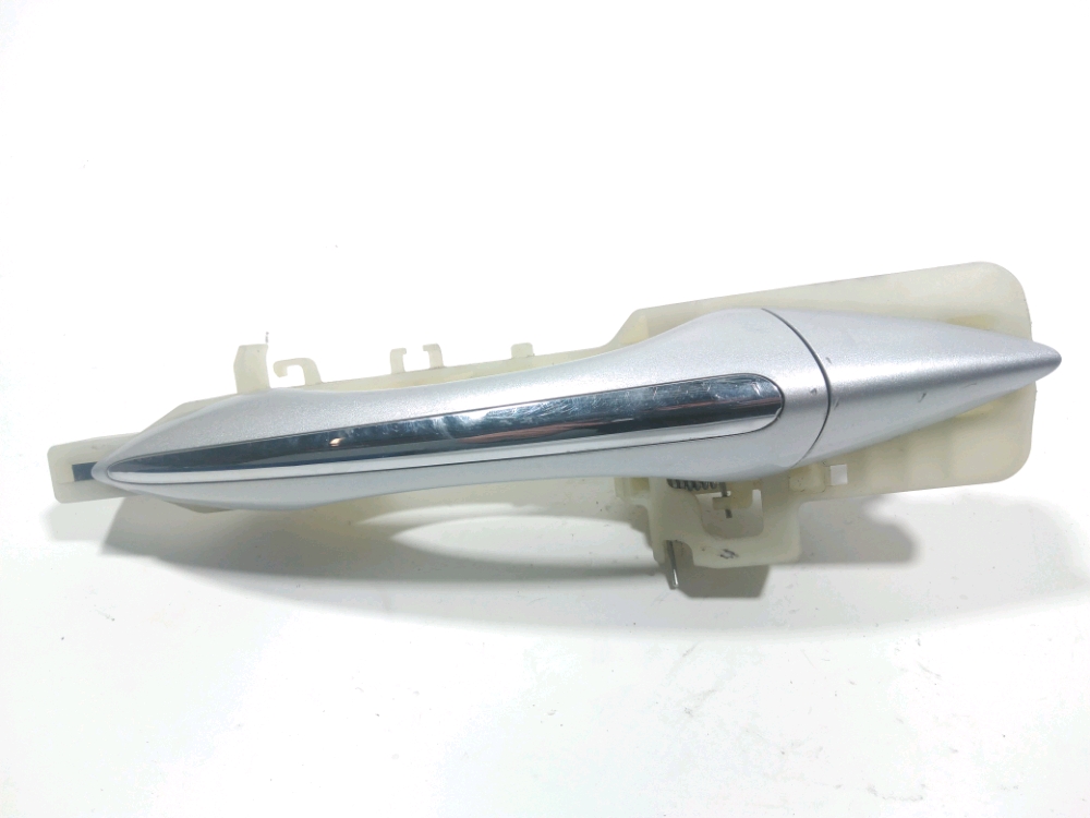 Poignée extérieure avant gauche