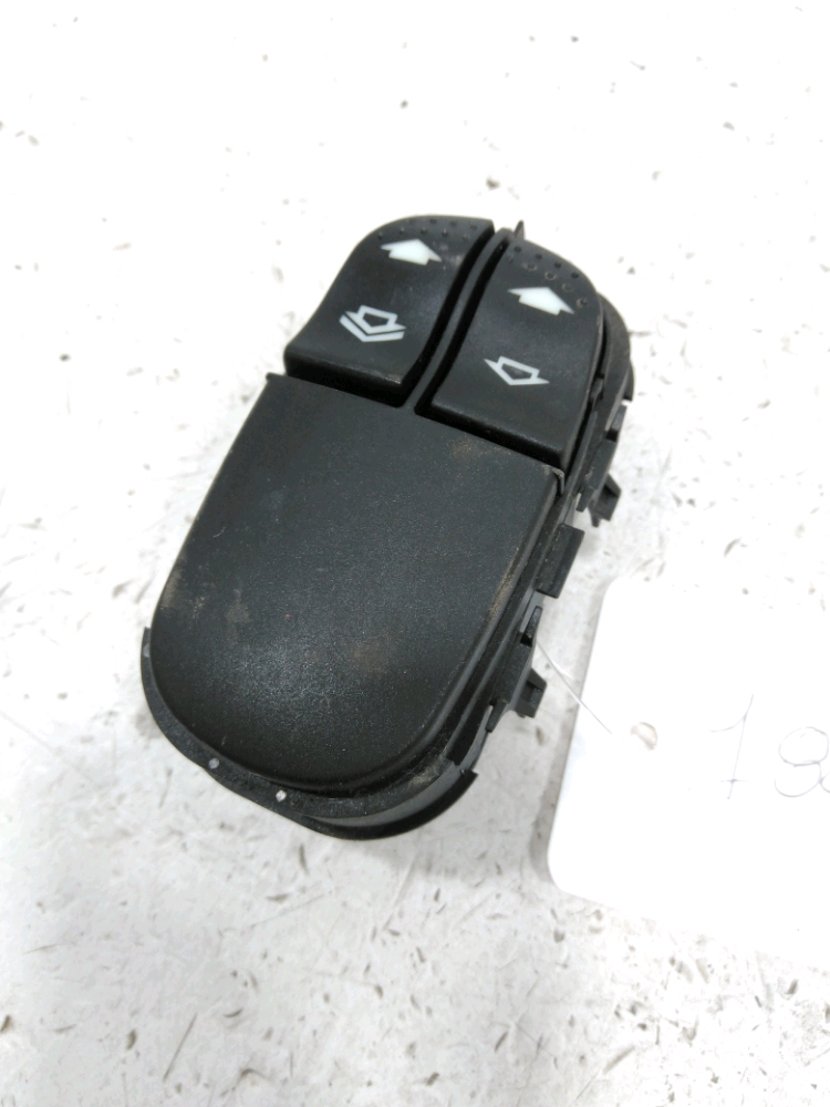 Commande lève-vitre avant gauche