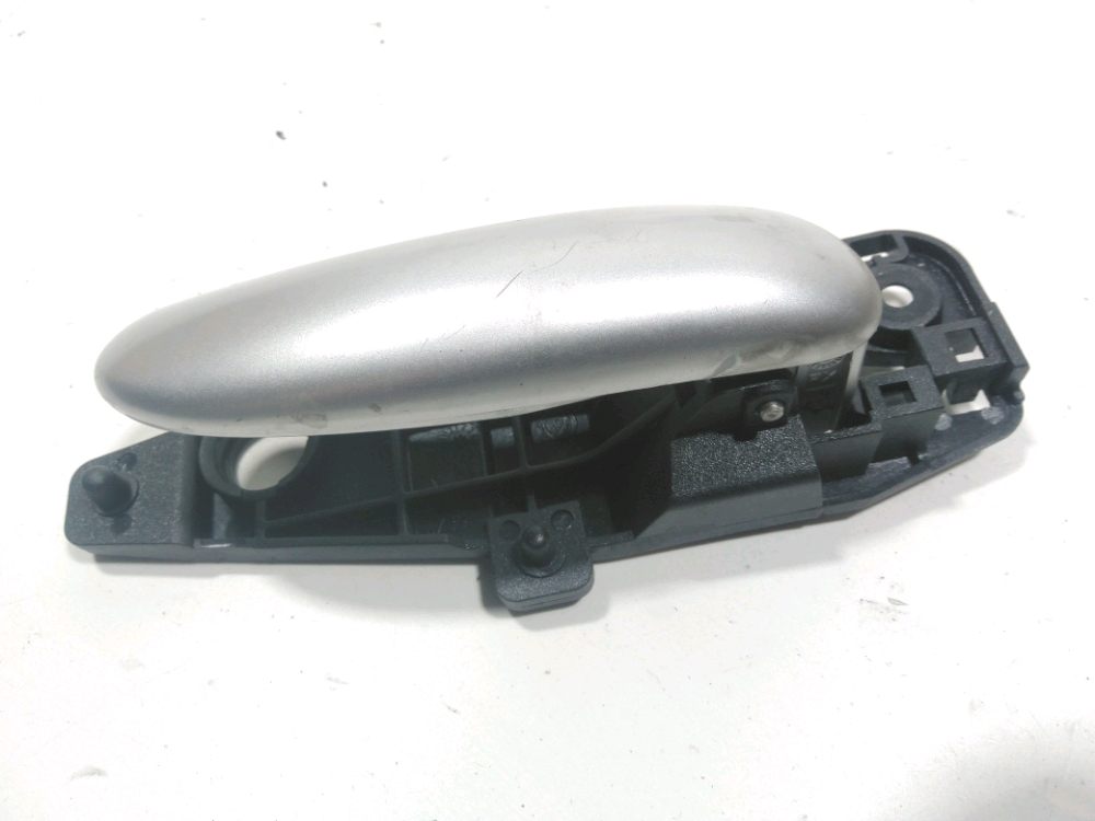 Poignee interieure porte avant droite