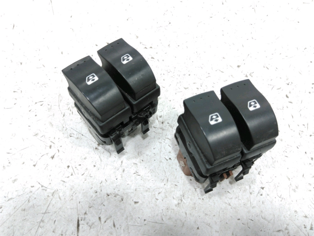 Commande lève-vitre avant gauche