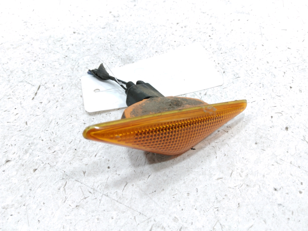 Repetiteur d'aile gauche