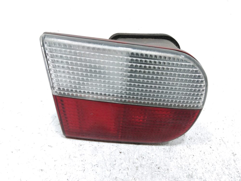 Feu arrière intérieur gauche