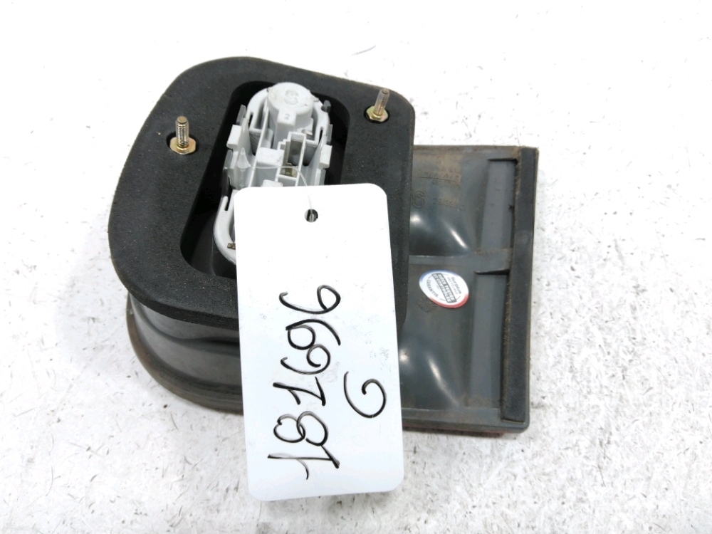 Feu arrière intérieur gauche